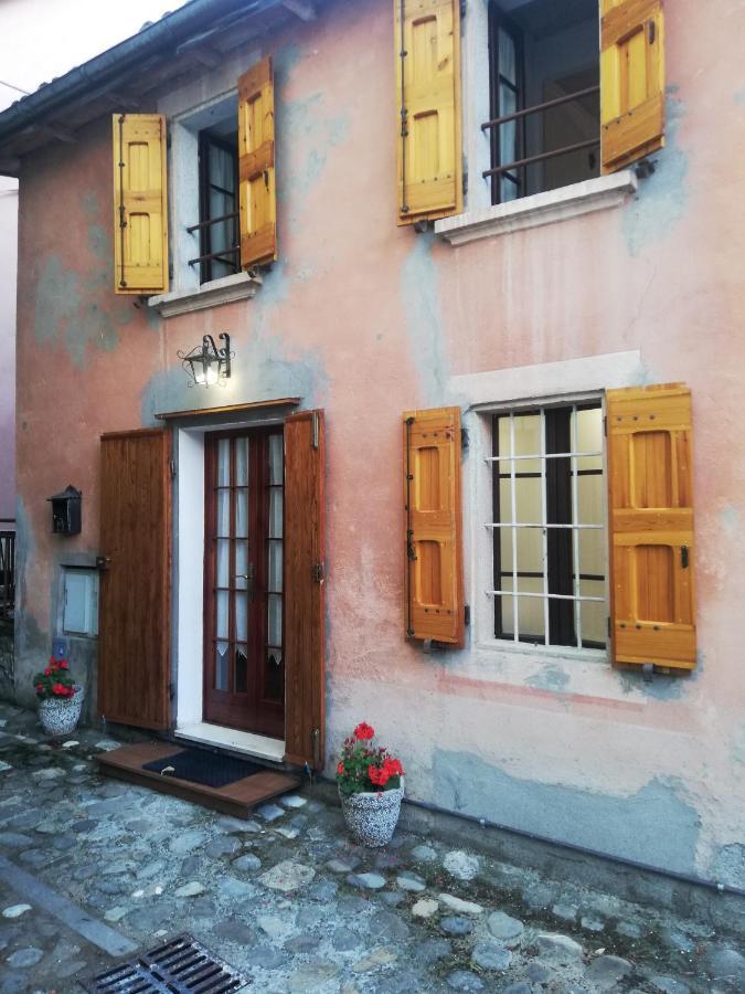 La Chicca Piccola Casina In Affitto Nel Borgo Antico Di Gaggio Montano Bo Apartamento Exterior foto